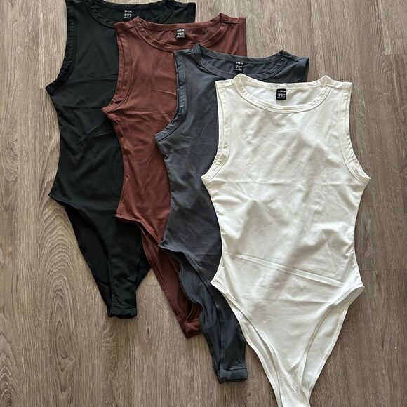 4 Pack SHEIN Bodysuits - Picture 3 of 8
